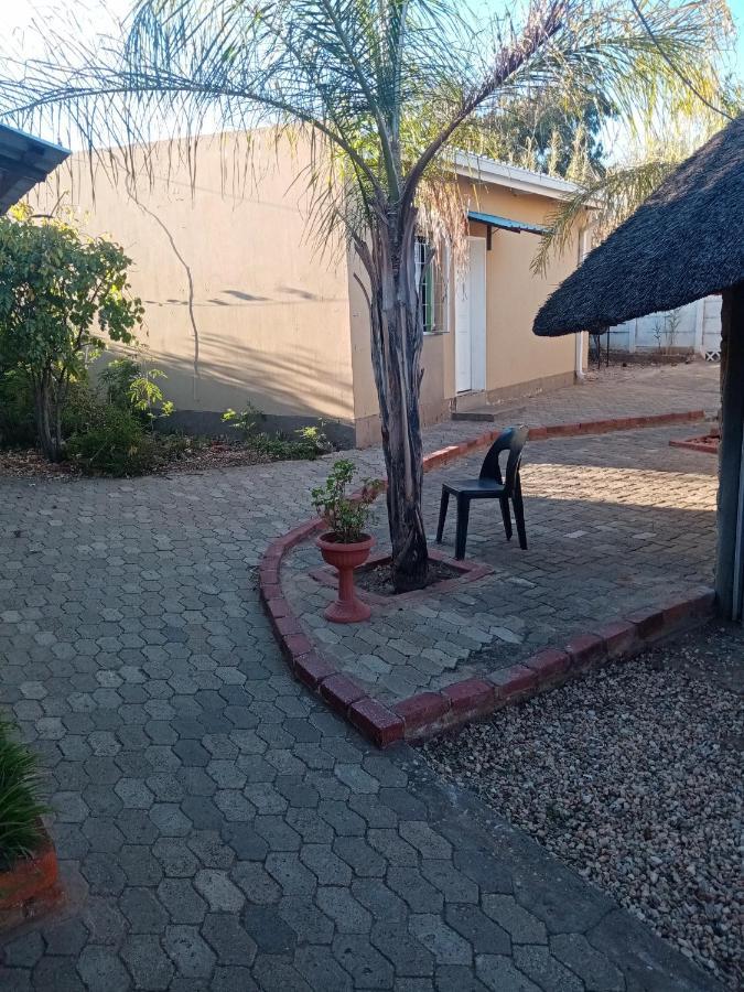 Mongilo Guesthouse Windhoek Exterior foto