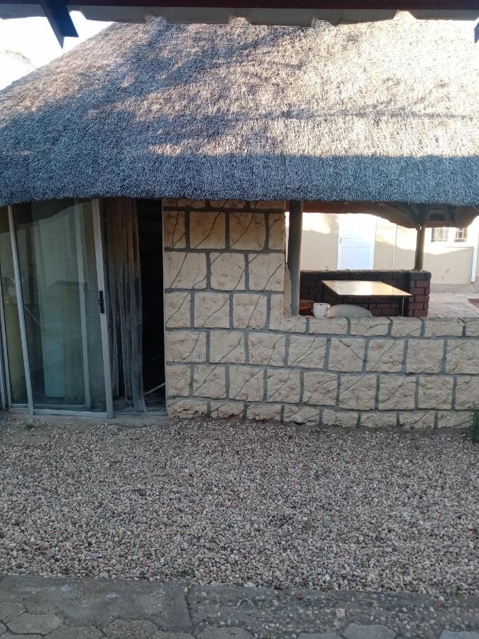 Mongilo Guesthouse Windhoek Exterior foto